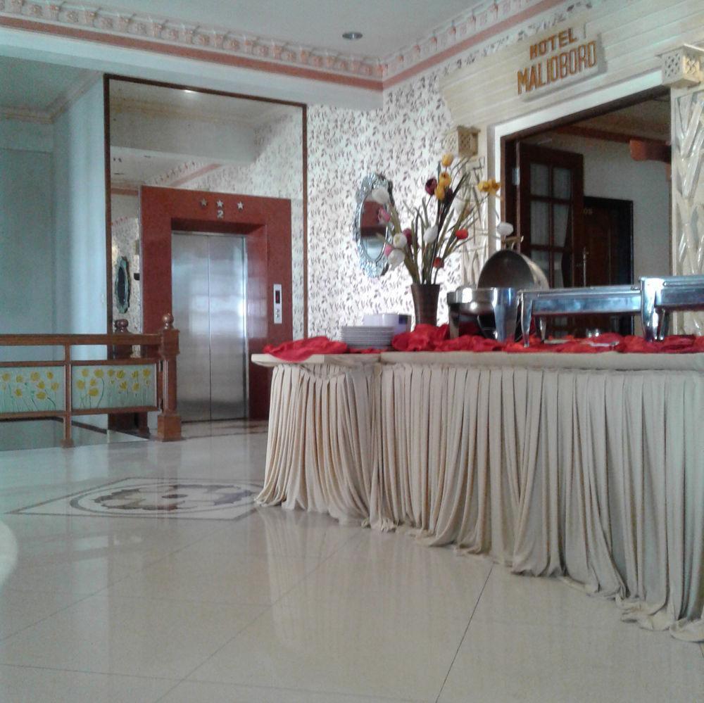 Grand Malioboro Hotel Jambi Exteriör bild