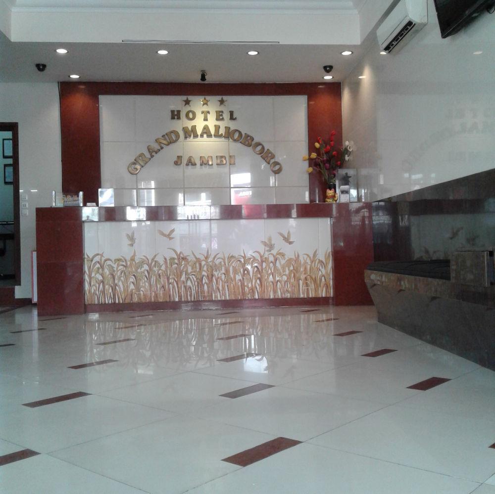 Grand Malioboro Hotel Jambi Exteriör bild