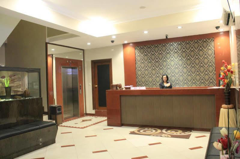 Grand Malioboro Hotel Jambi Exteriör bild